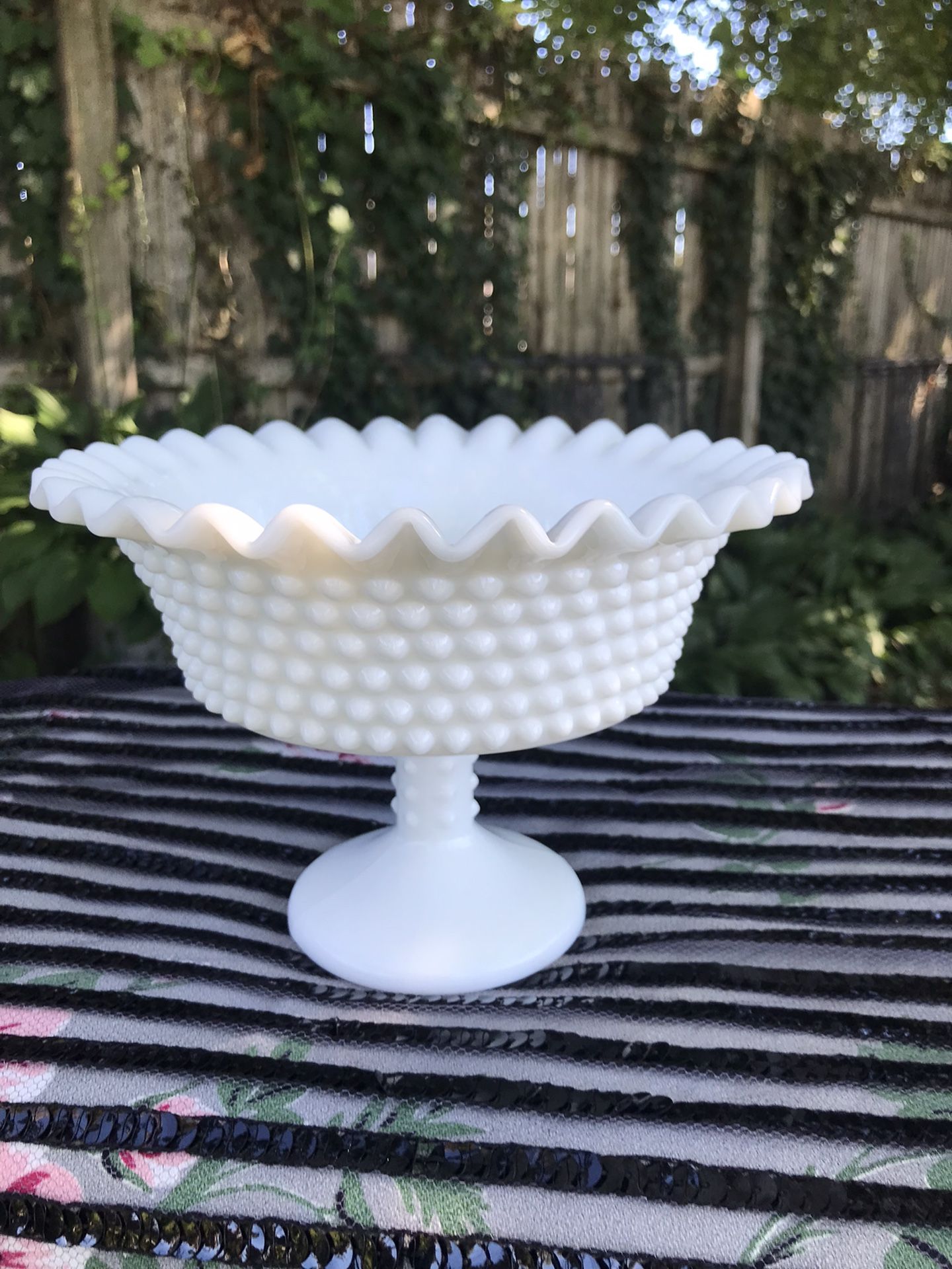 Beautiful Vintage Milk Glass Fruit 🍎 Bowl