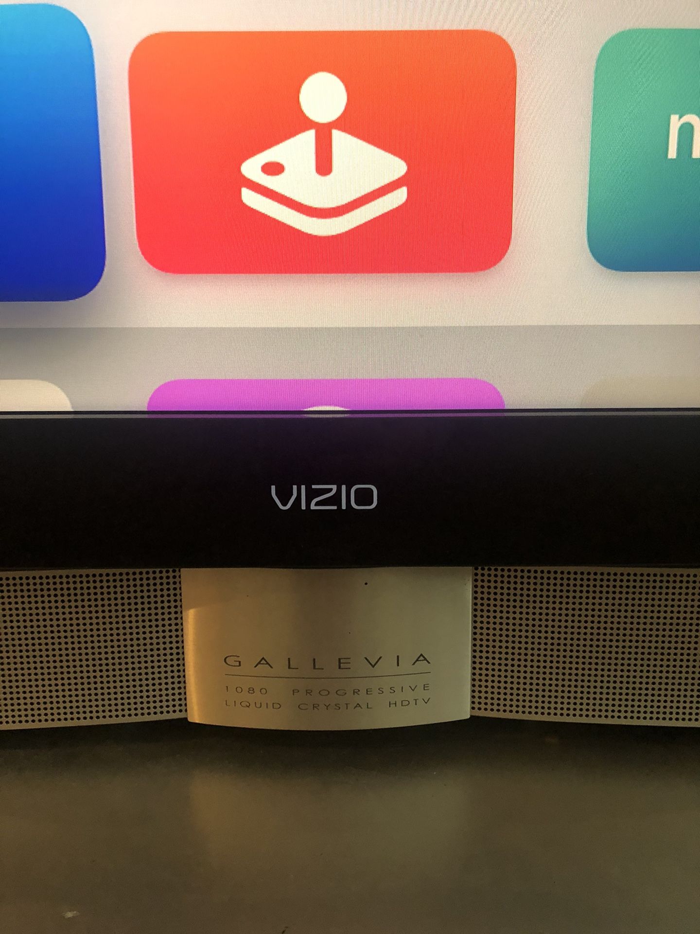 Vizio Gallevia 1080 Progressive Liquid Crystal HDTV 42” for Sale in