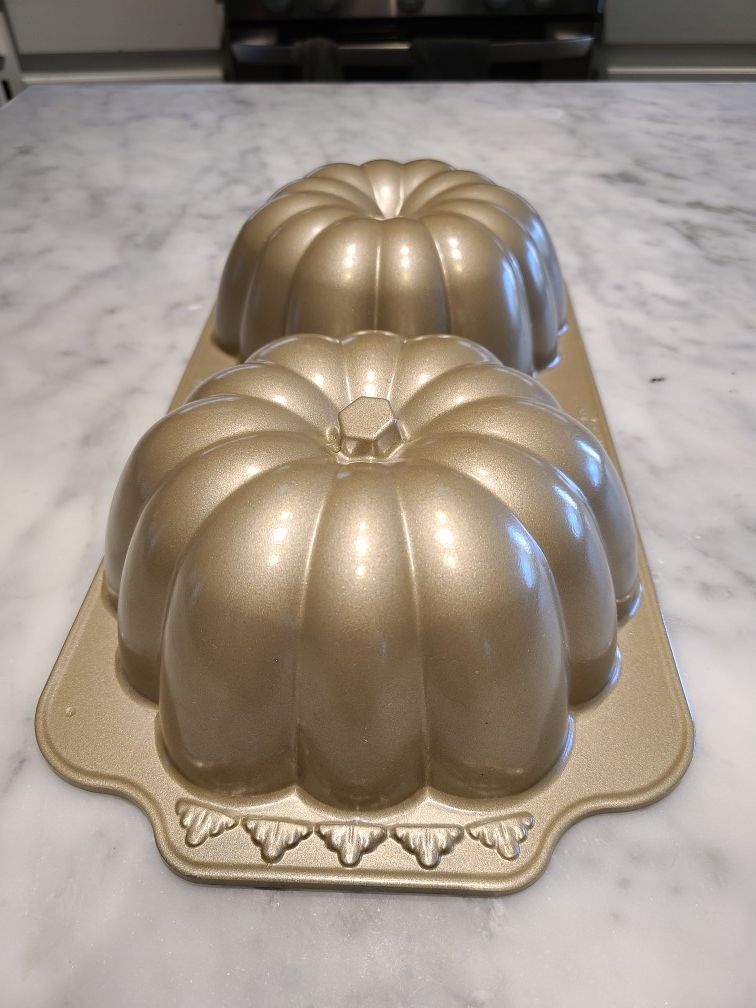 Pumpkin bundt cake pan William Sonoma