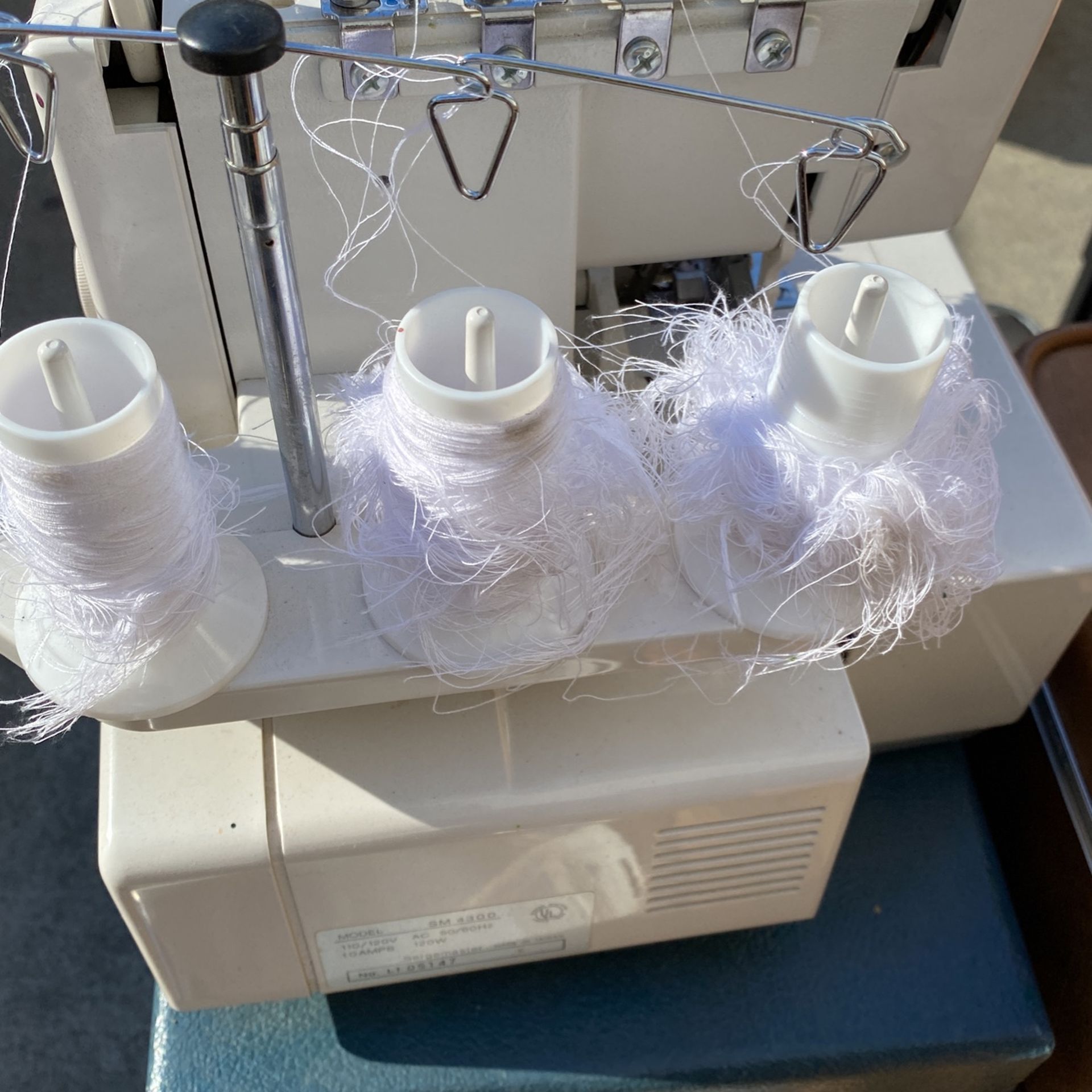 Sergemaster 4300 sewing machine An embroider