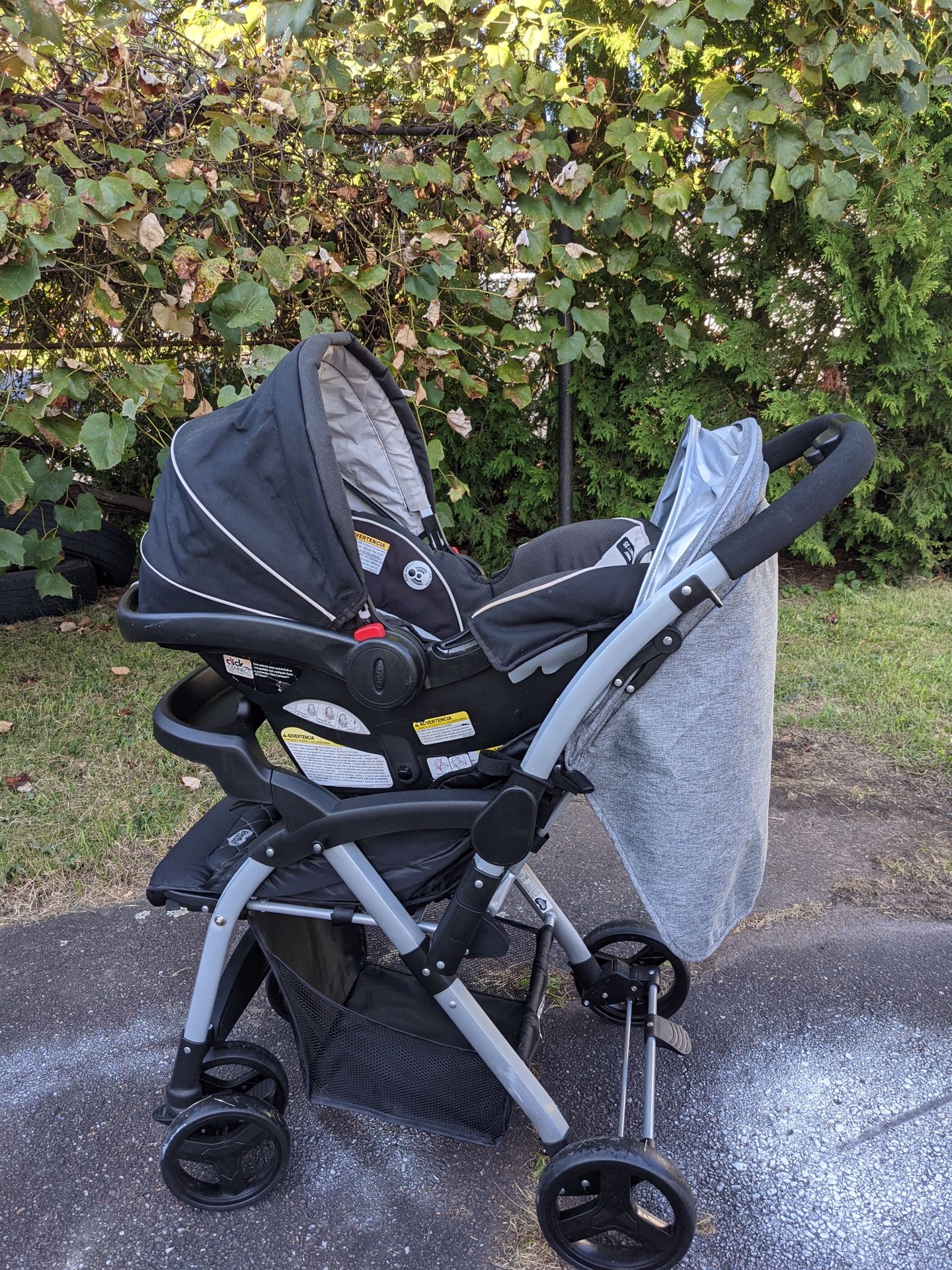 Stroller & Graco Snugride Click Connect 35 Car Seat
