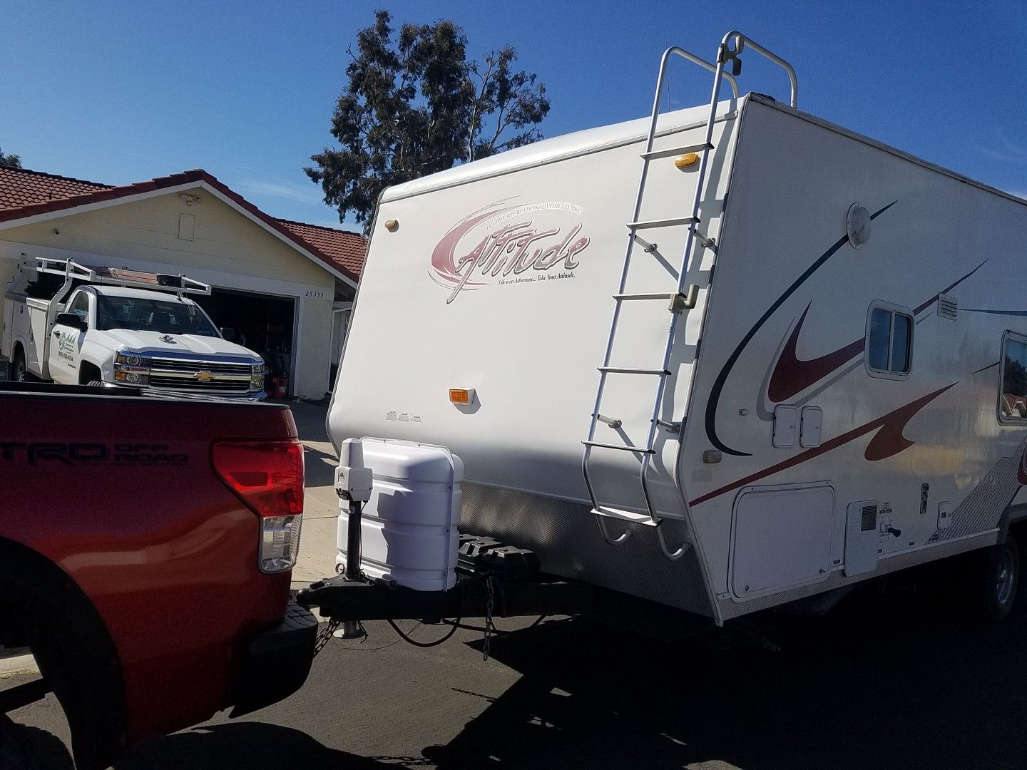 25' Attitude toy hauler fits 4 seater rzr / canam for Sale in Moreno Valley, CA OfferUp