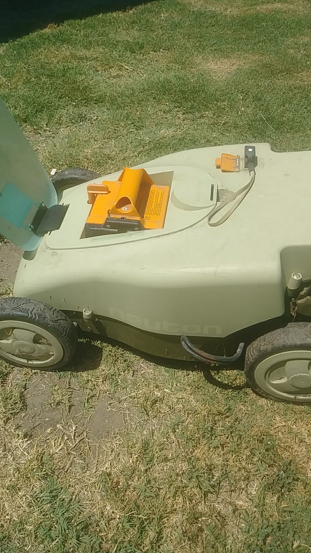 Nueton electric lawn mower