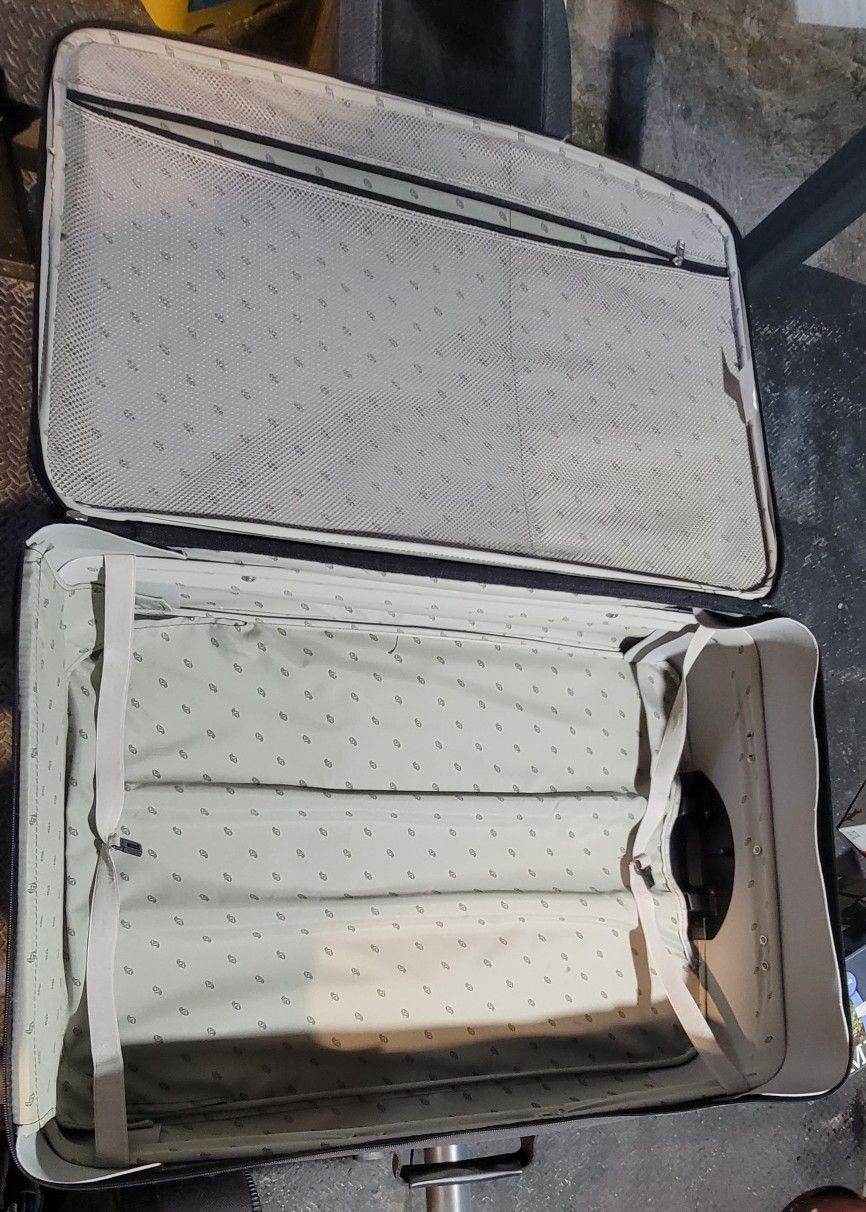 American Tourister 3 Piece Luggage