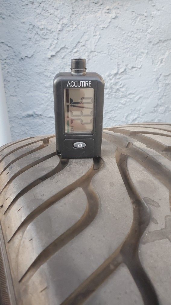 Vredestein 275/35-18 Tires Pair