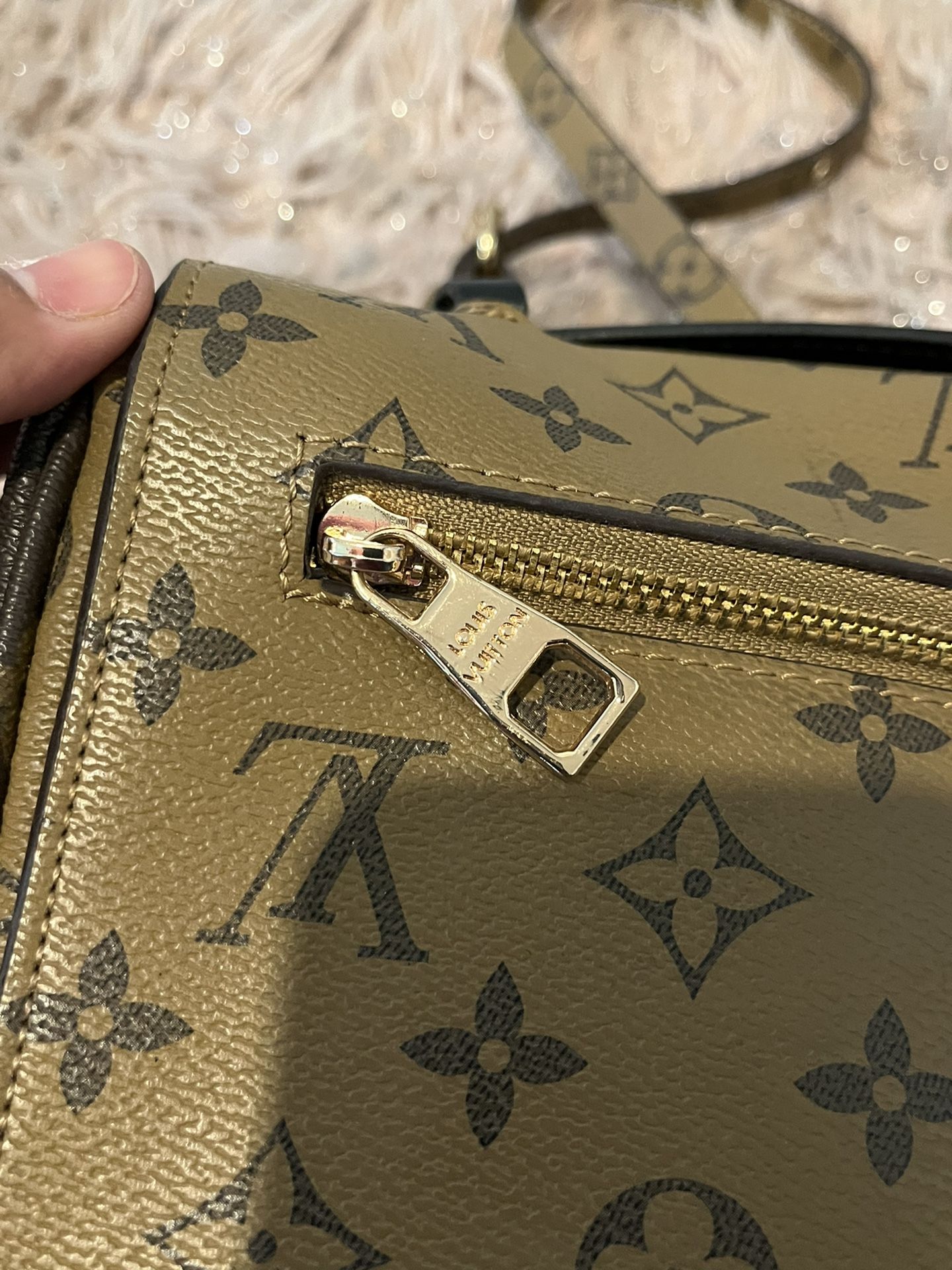 LV CROSSBODY BAG