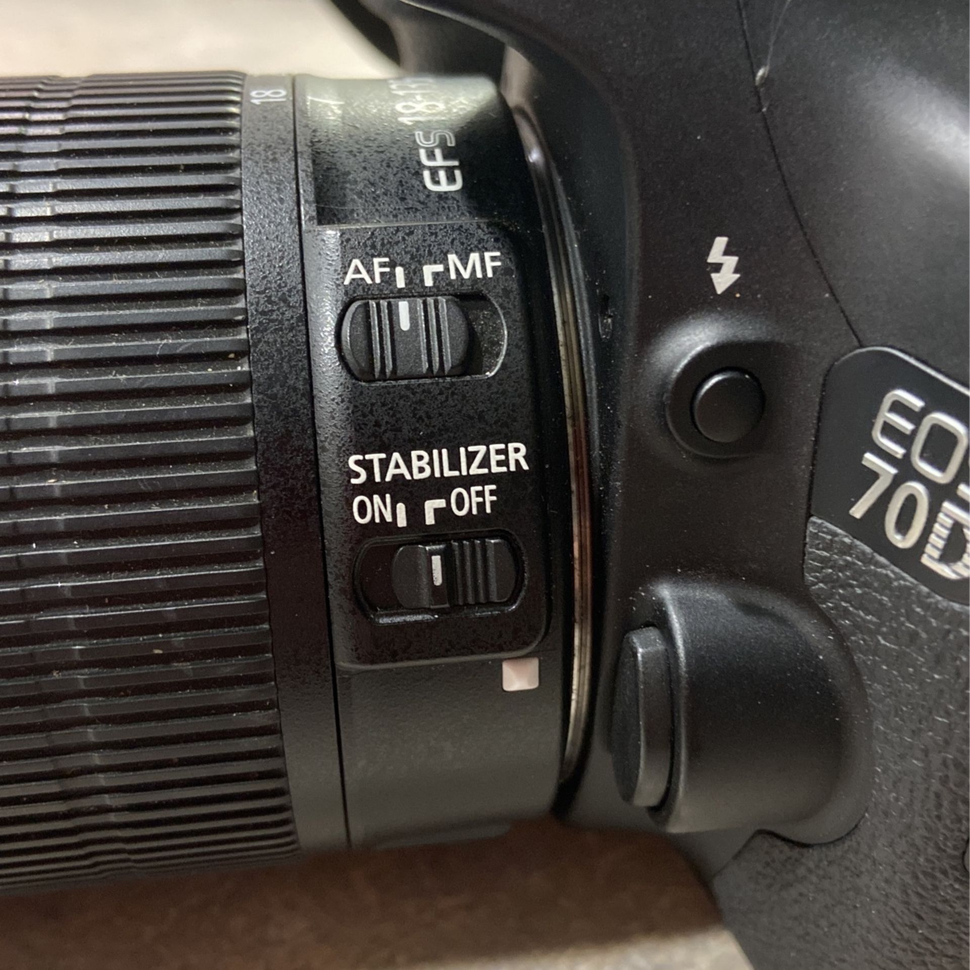 Canon EOS 70D DSLR 18-135mm lense