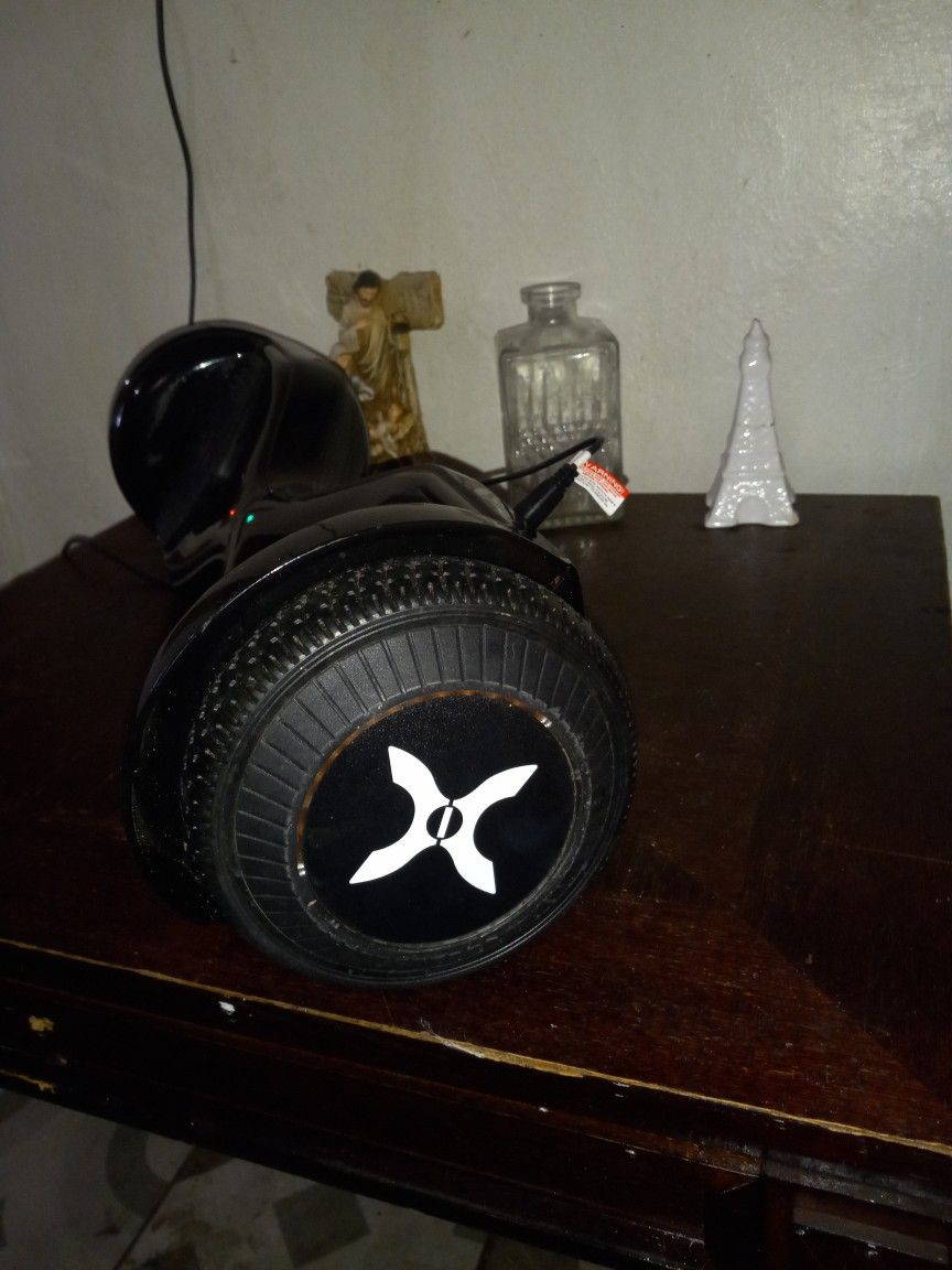 A Hover One Hoverboard In Excellent Condition With Charger