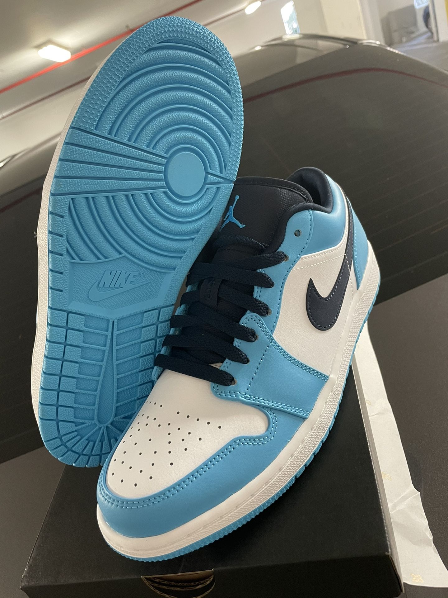 Jordan 1low unc size 8.5 $140