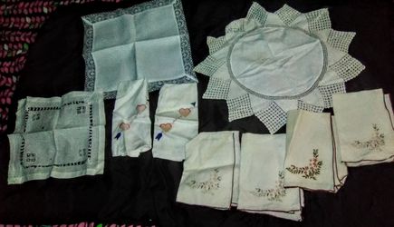 Vintage White Napkins and other table linens Thumbnail