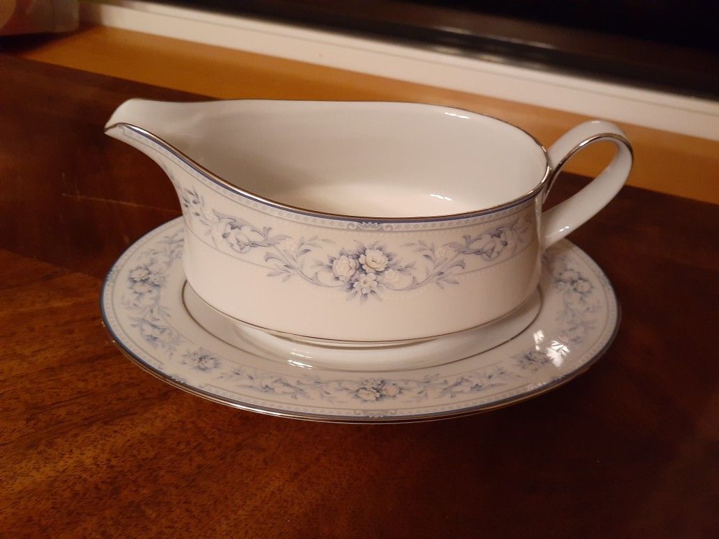 Legendary Noritake Dearborn China set 10 Place settings and service ware