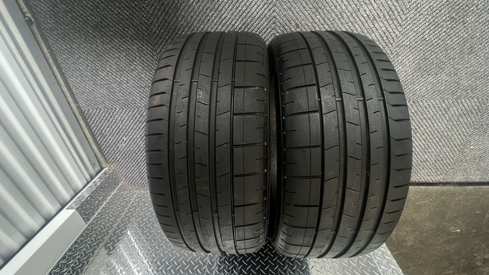 235/35/20 Pirelli Pzero 2 Tires