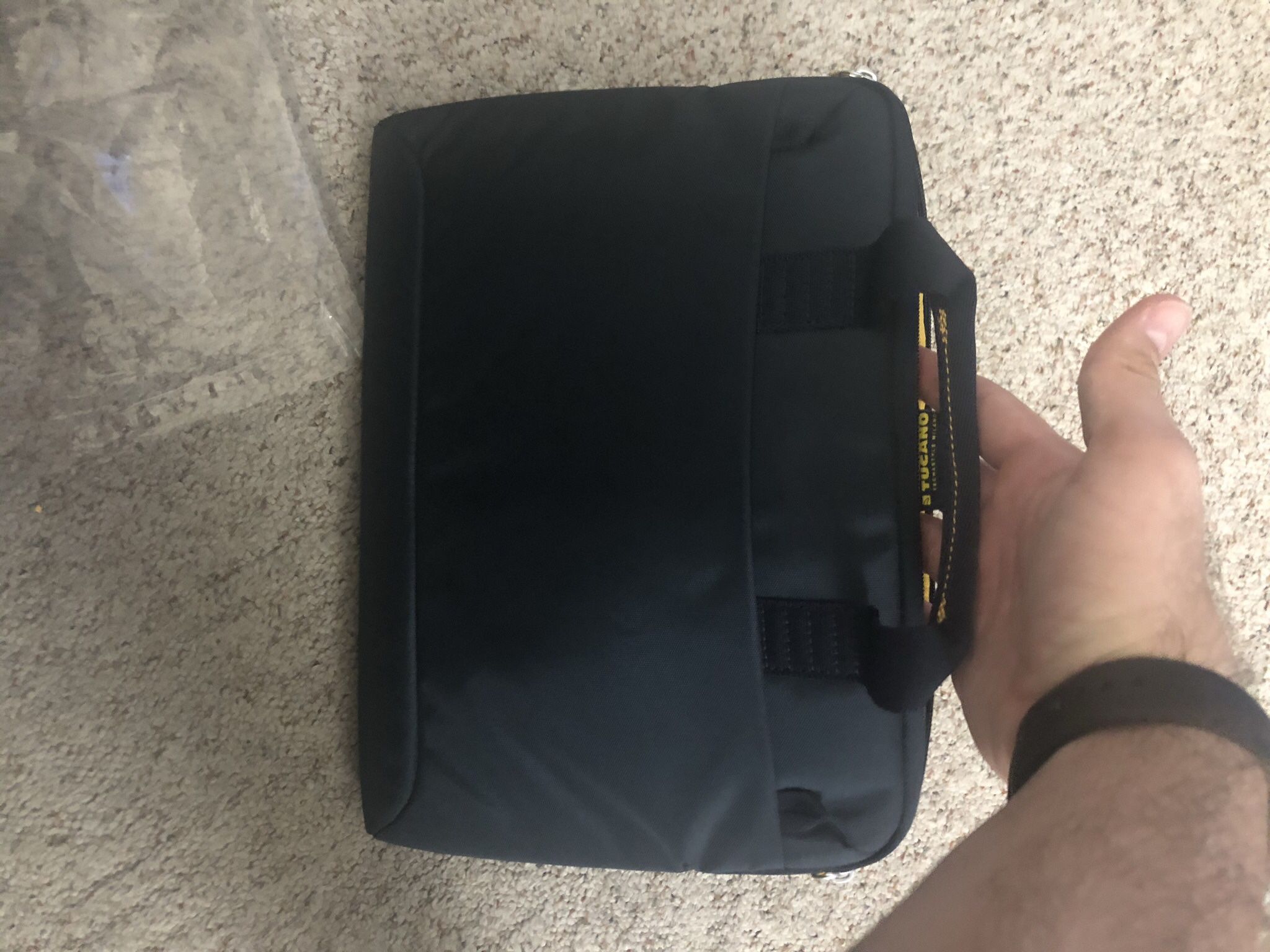 Tucano slim laptop case