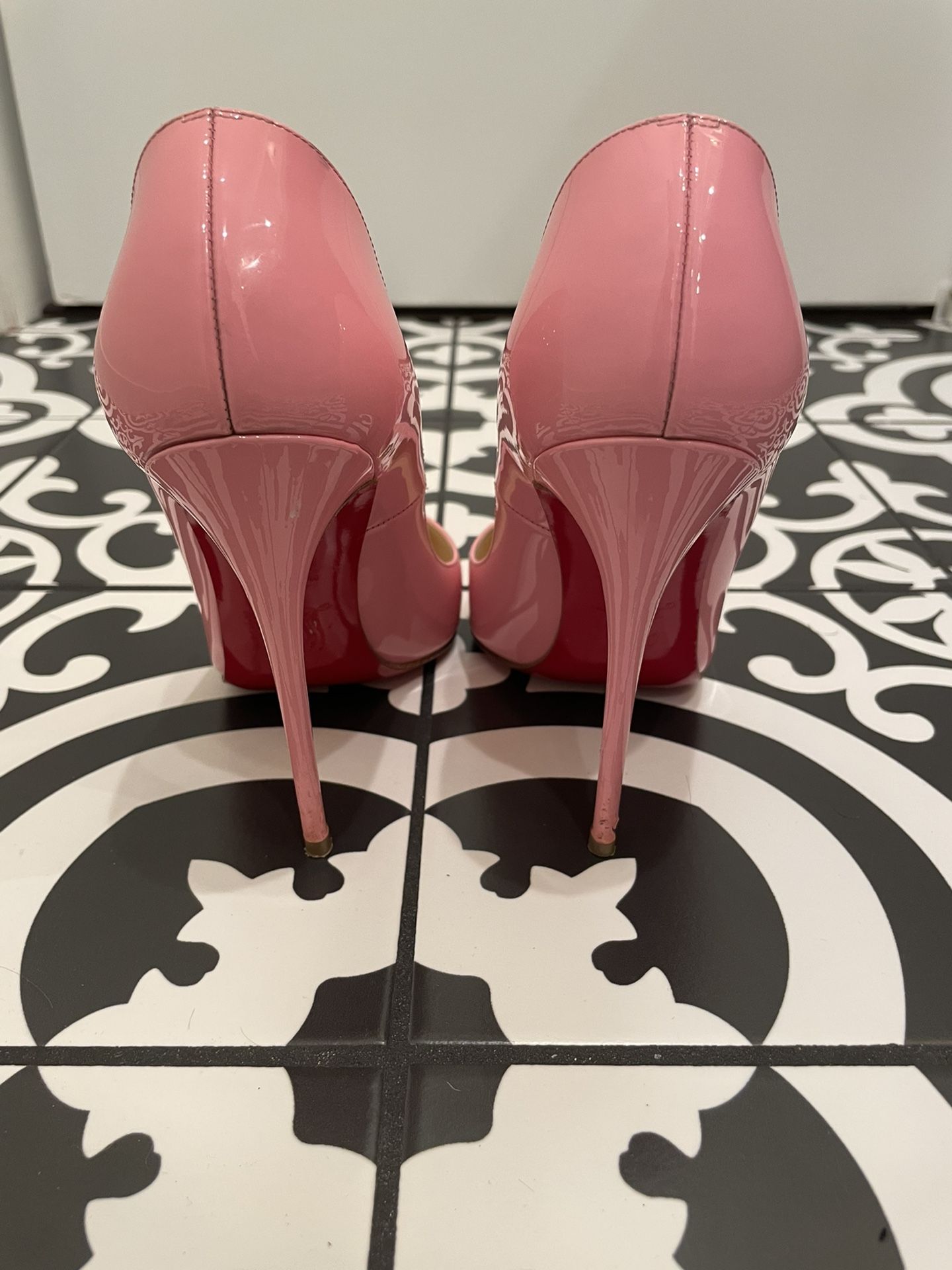 Christian Louboutin Pink Patent Pigalle 120 Heels. Size 36.5.