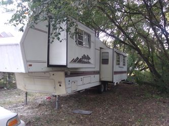 Discovery 5th wheel Camper/RV Thumbnail