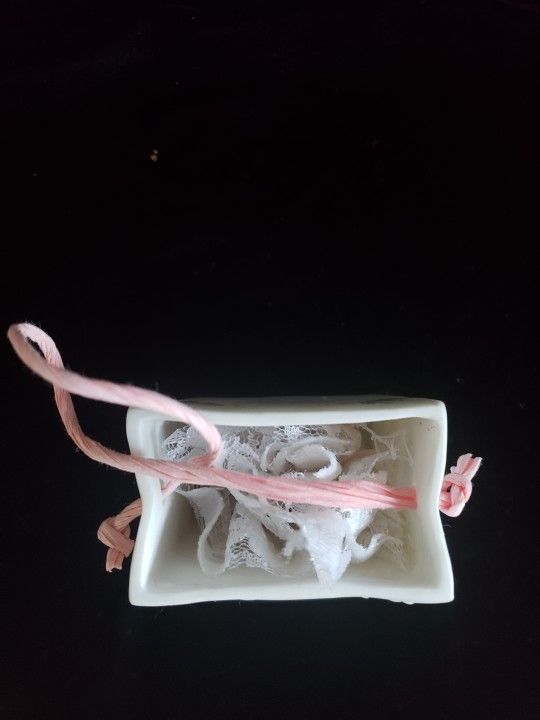 1993 Enesco Precious Moment Porcelain Mini Gift Box with dryed flowers