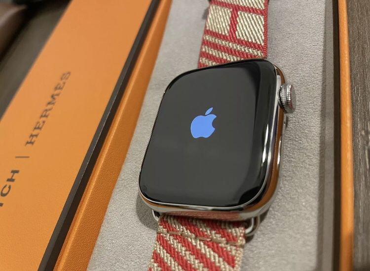 (New and Unlocked) Apple Watch Series 7 - 45mm
