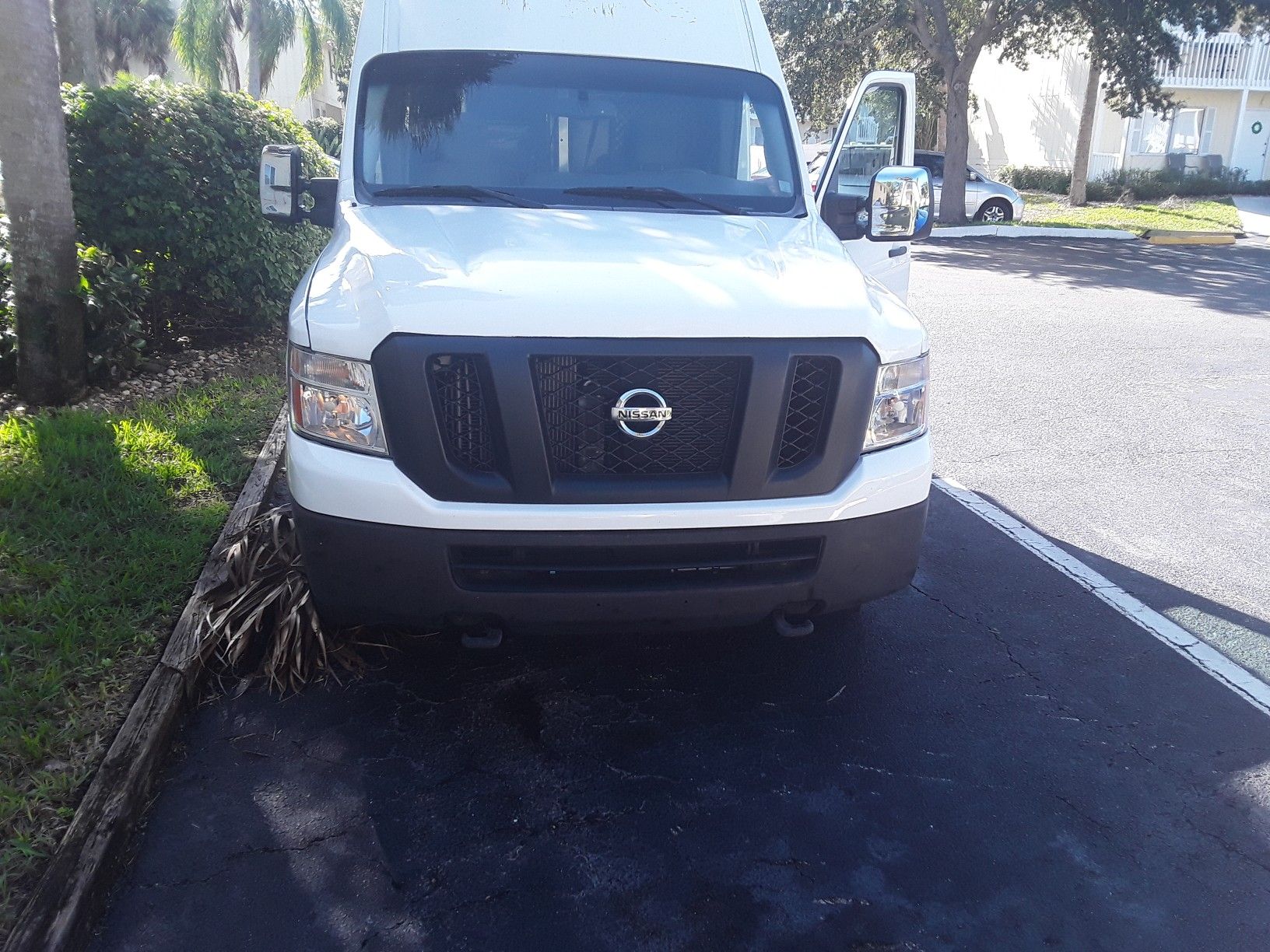 Nissan van 2015 nv3500 786 288 1235