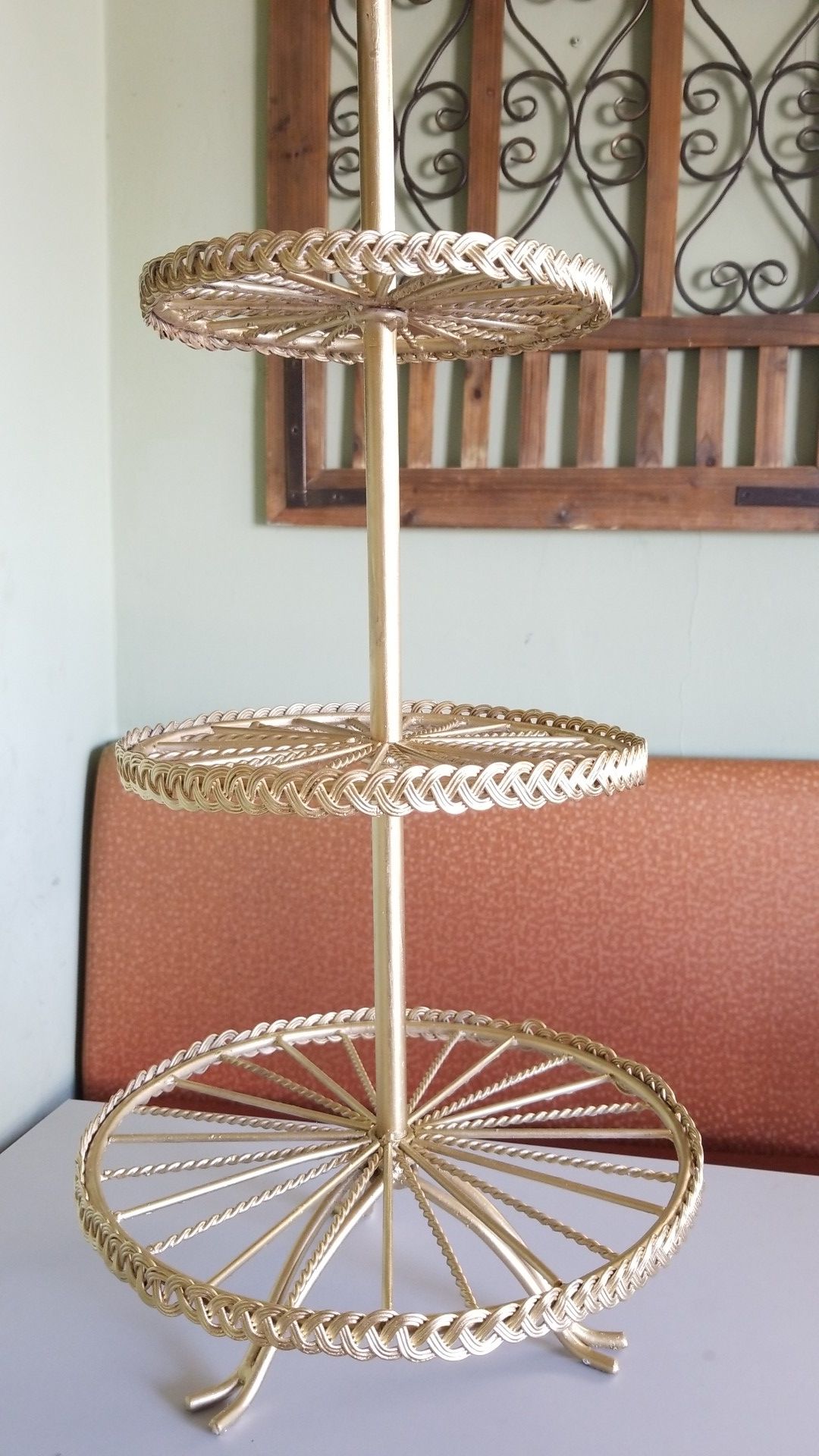 Cup cake stand (gold)