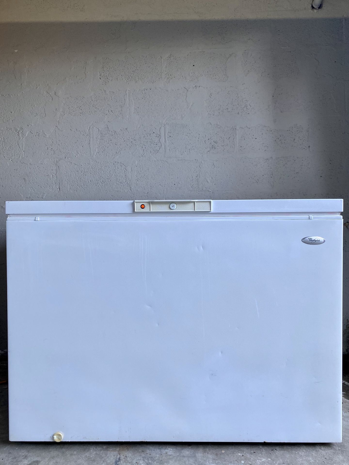 *Clean* 14.5 Cubic Ft Whirlpool Deep Chest Freezer