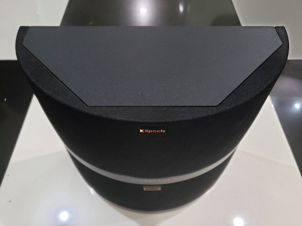 Klipsch RS 41 II 400 Watts Peak (Pair) Bookshelf or wall speakers like new, perfect working, amazing