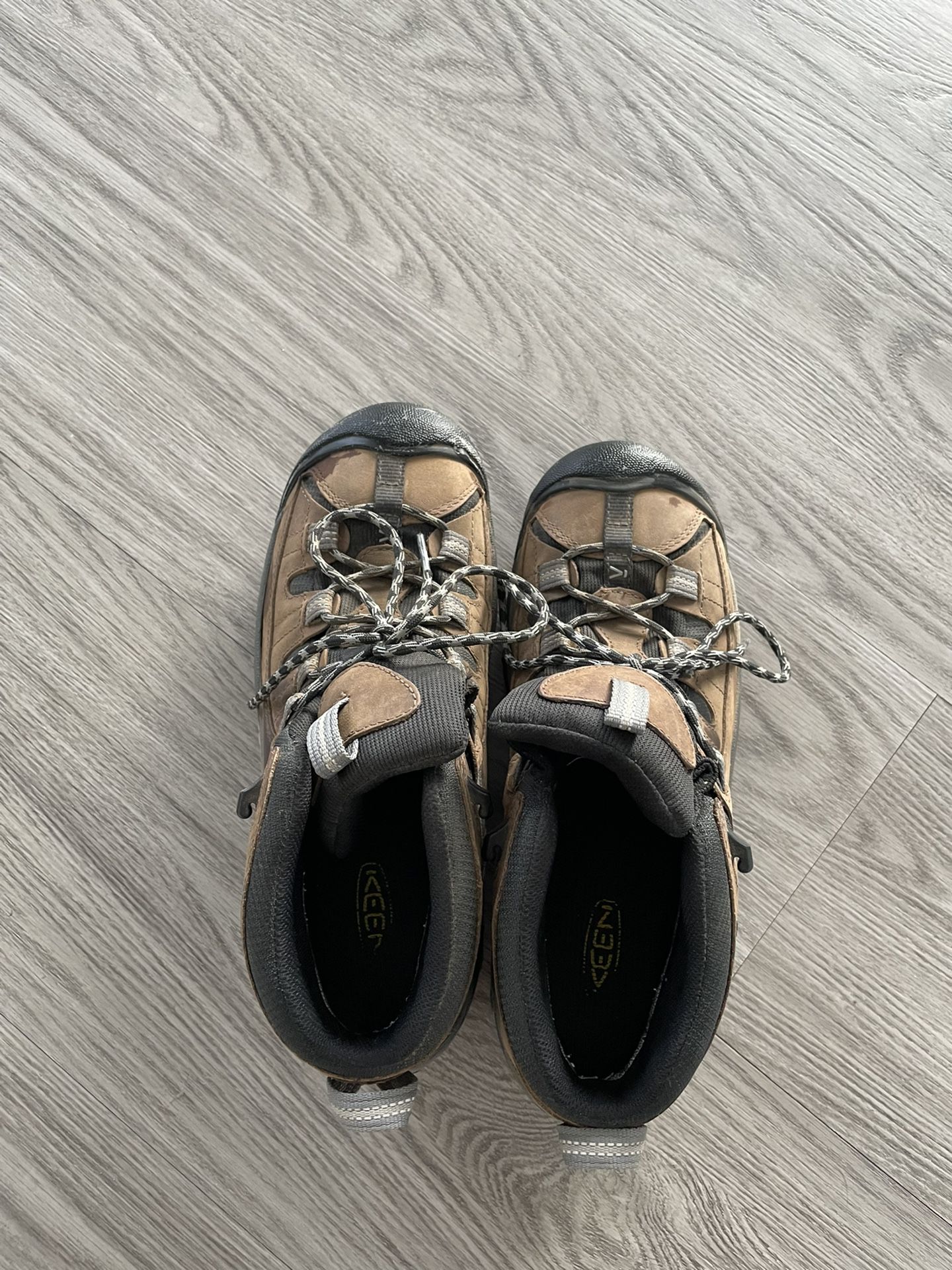 Keen footwear mens waterproof hiking boots US 9 like new original $180