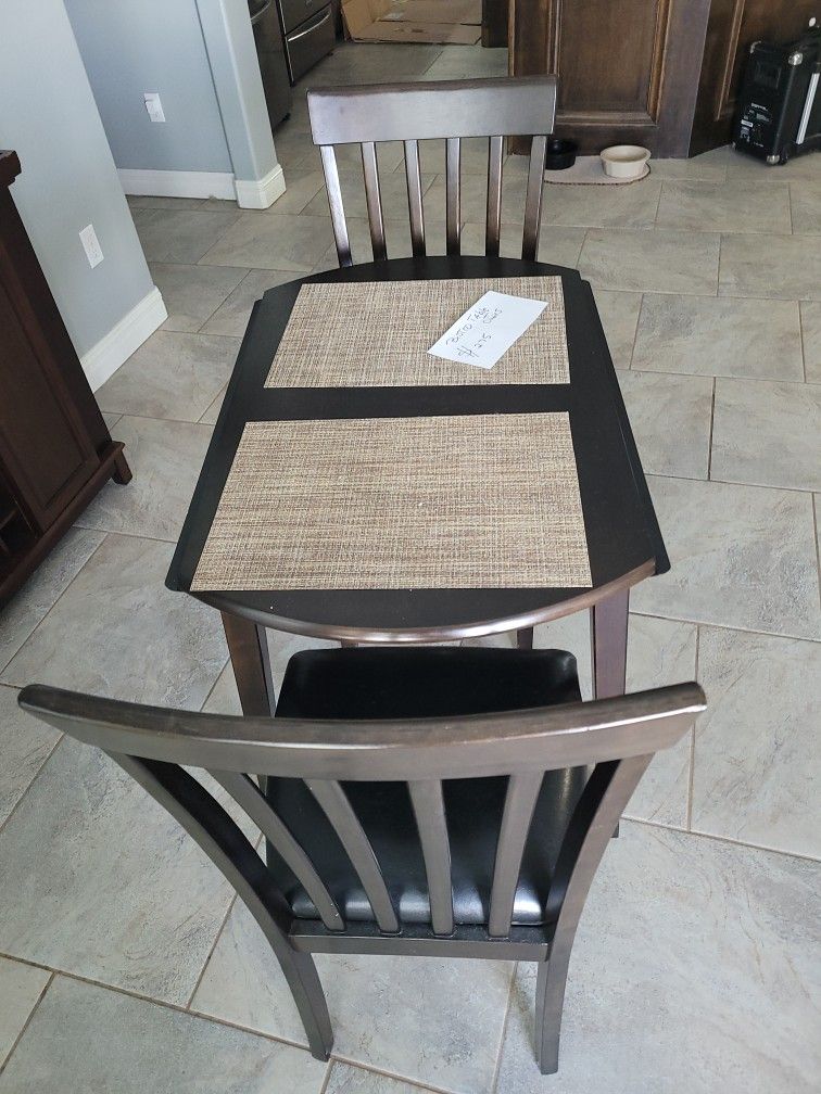 Bistro Table. Drk Brown 2 Chairs