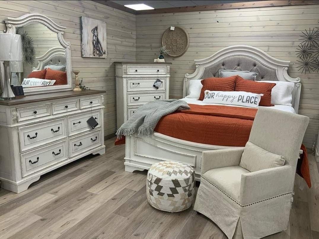 🚚 Fast Delivery R. C. White Panel Bedroom Set  4-Piece Queen (QB/D/M/N) 

by Ashley 

