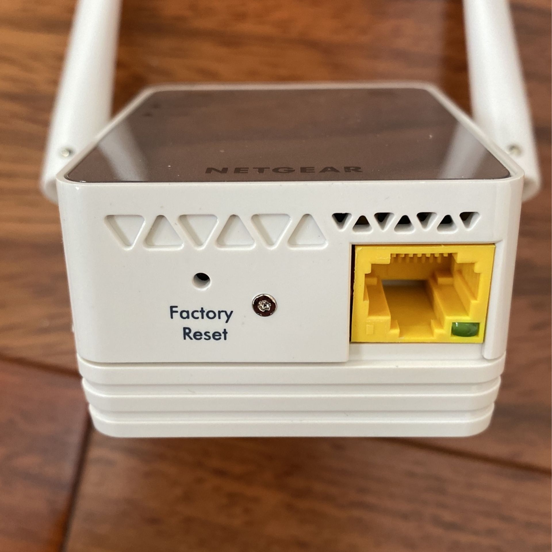 NETGEAR Extender Ex2700