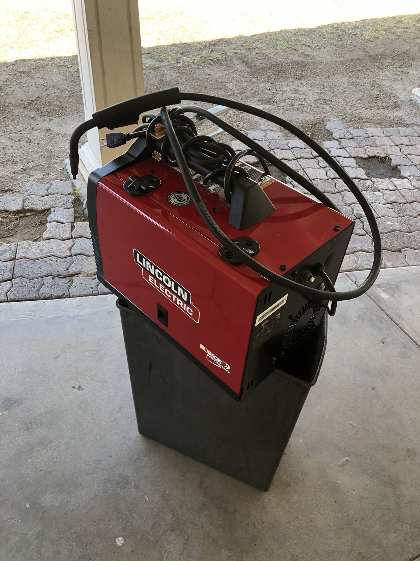 Lincon Weld Pak 125 Wire Feed Welder Brand New