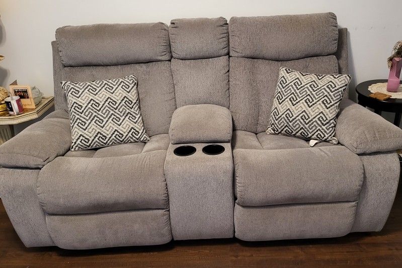 GREY CLOTH FABRIC COUCH AND LOVESEAT RECLINER S
