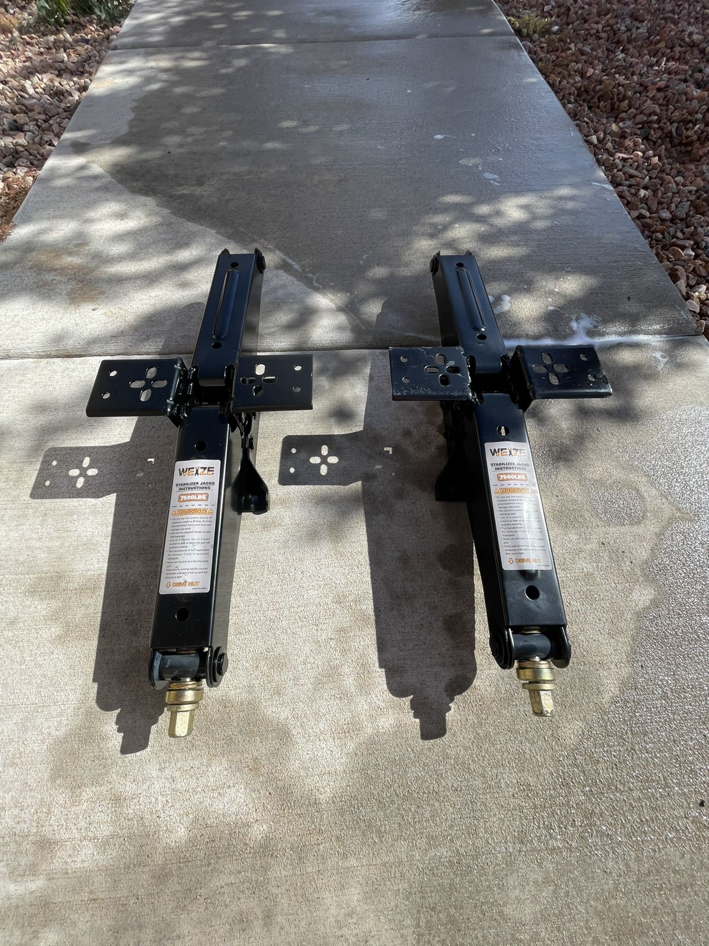 WEIZE Camper RV Trailer Stabilizer Leveling Scissor Jacks with Handle -24"- 7500lbs - Set of 2