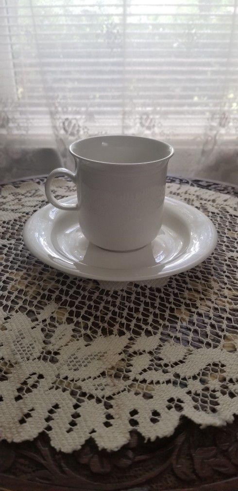 New Arabia Arctica Finland Cups and Saucer (Set of 8)