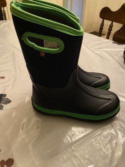 Kids Size 6 Rain Snow Boots Size 6 In Beautiful Condition Thumbnail