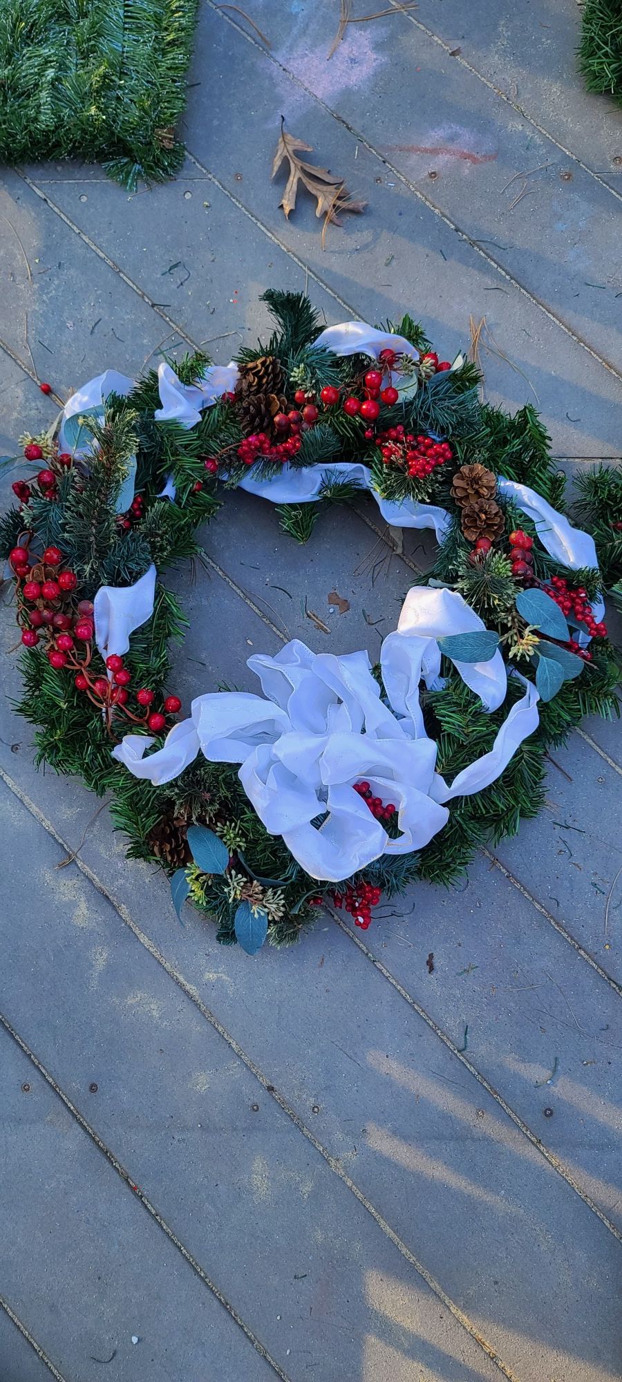Christmas Wreaths Indoor/Outdoor Berries, Pinecones, Ribbon & Philips Led New