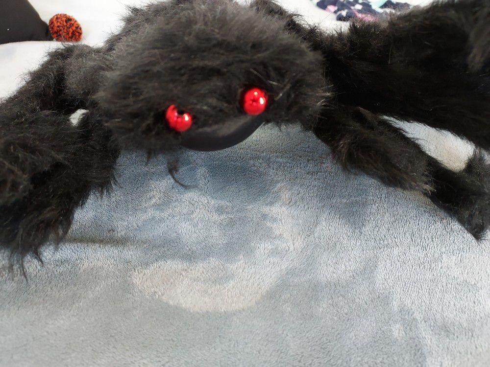 Huge Black Fuzzy Spider Halloween Decoration With Spider Web & 2 Spider Dishes
