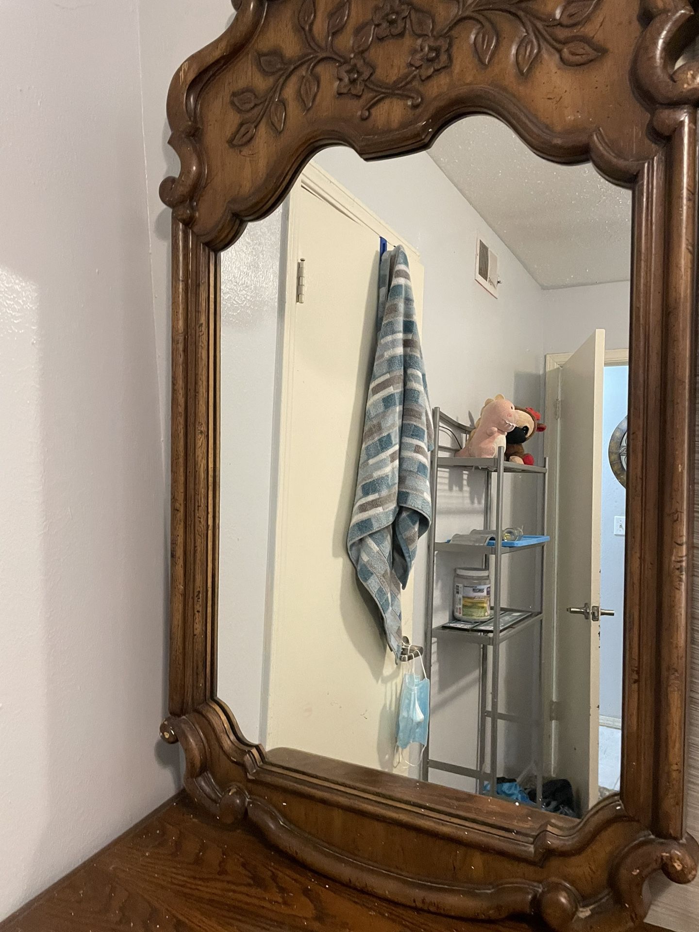 Dresser With Mirror