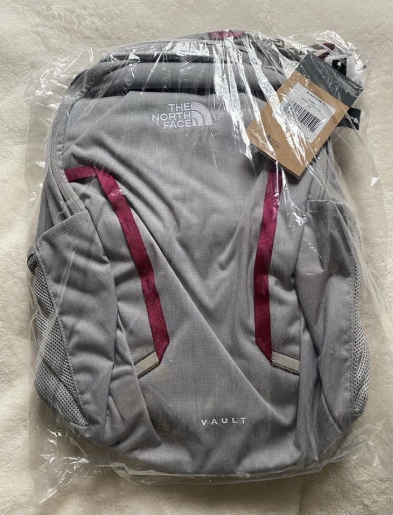 The North Face Women’s 26L Vault Backpack, Silver Gray| Magenta