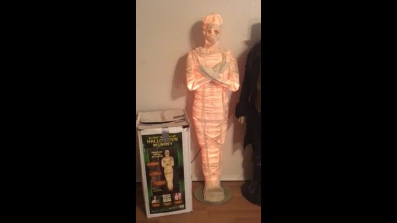 Gemmy Lifesize Animated Mummy Halloween Animatronic Prop
