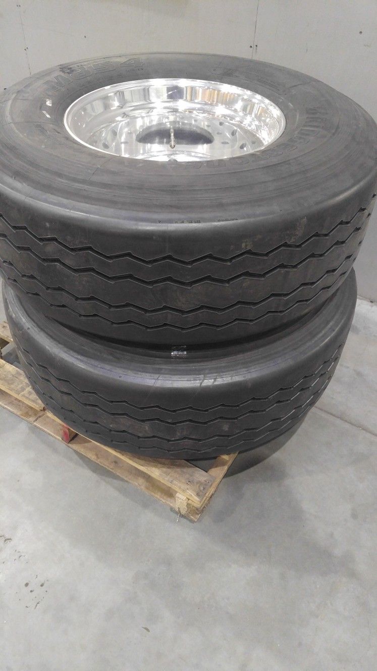 Truck, trailer tires 425/65/22,5