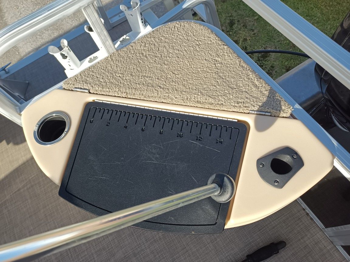 2019 Sun Tracker Dlx 20 Foot