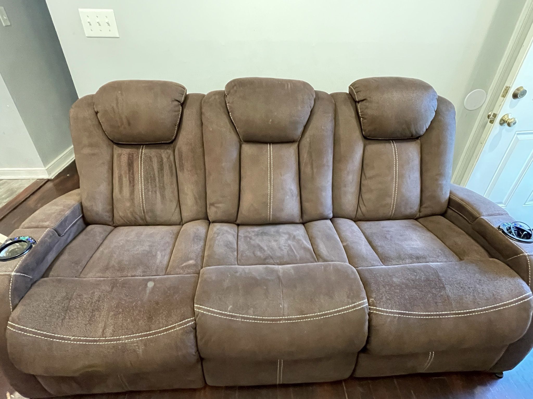 Recliner sofas