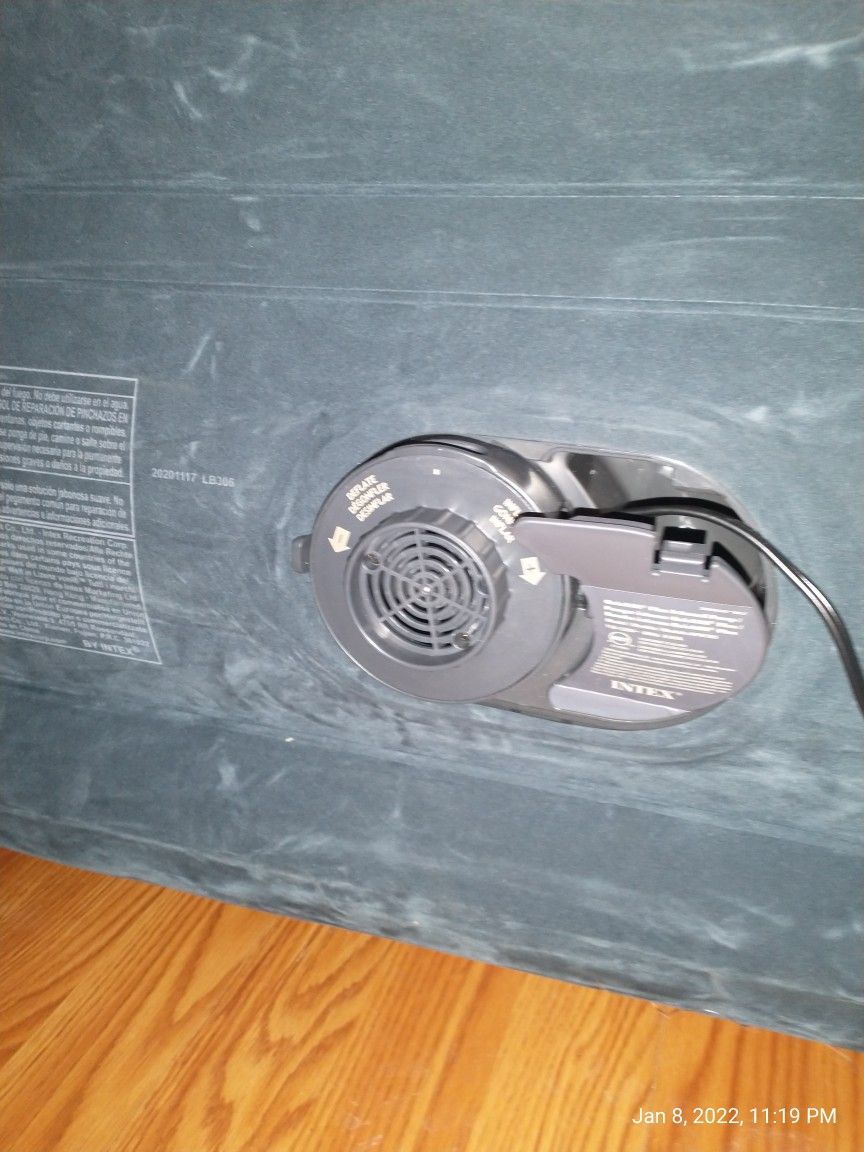 Intex King Deluxe Air Mattress