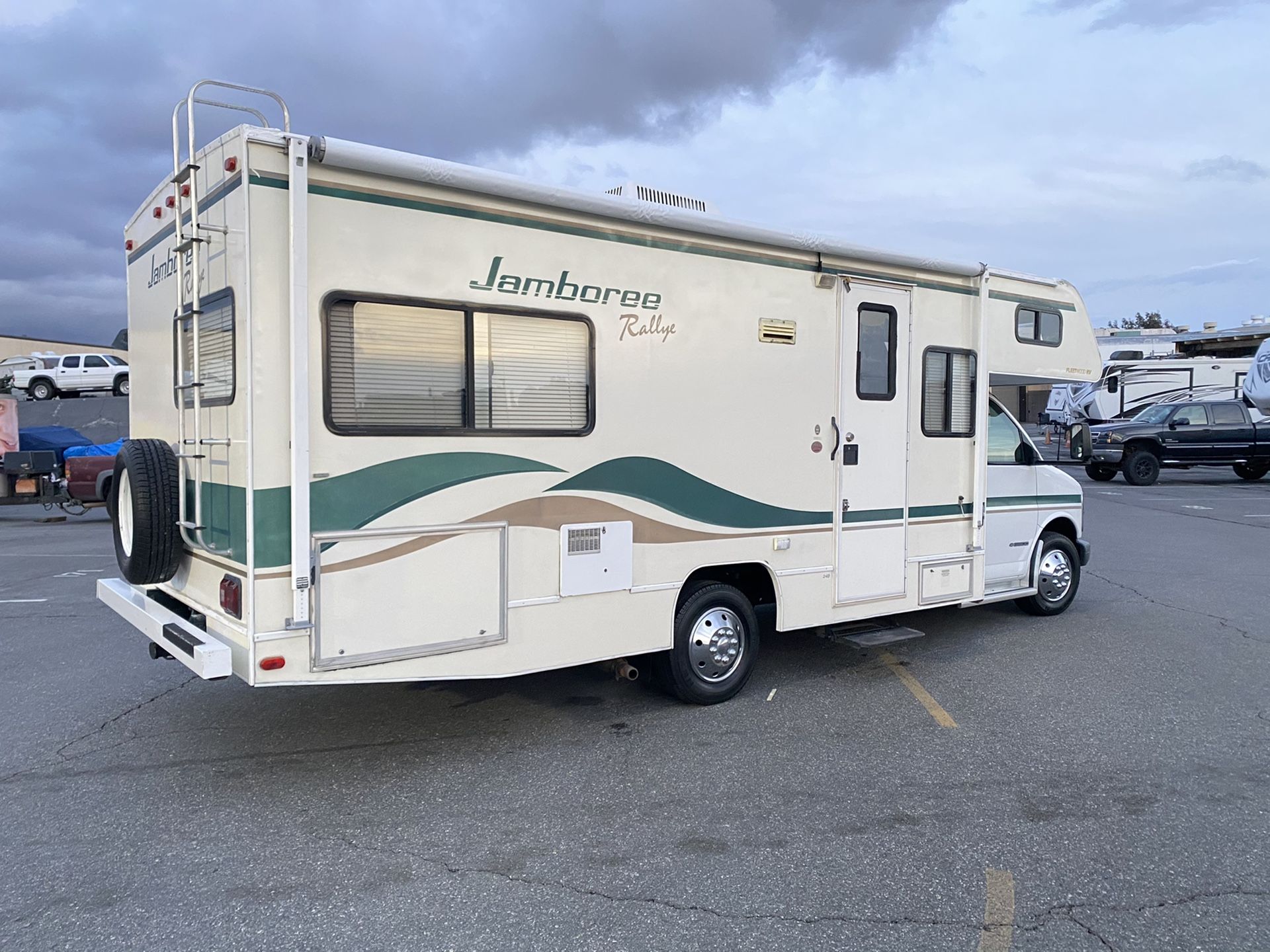 2001 Jamboree Class C. Motorhome 24FT. 20K Miles. for Sale in Rancho
