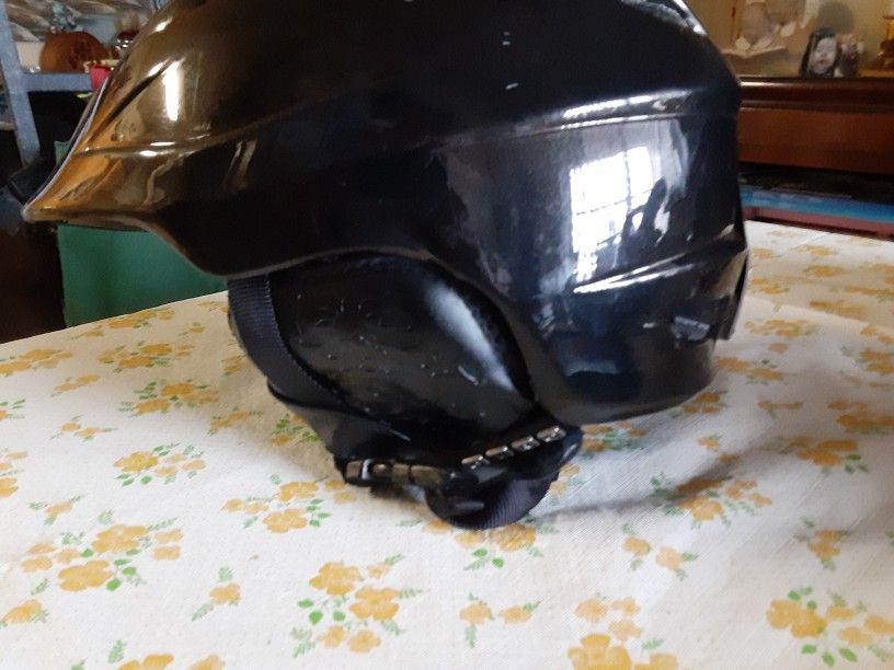 NEW GIRO SNOW HELMET $45 FIRM PRICE. 328 N 11TH ST 126 LAS VEGAS NV 89101