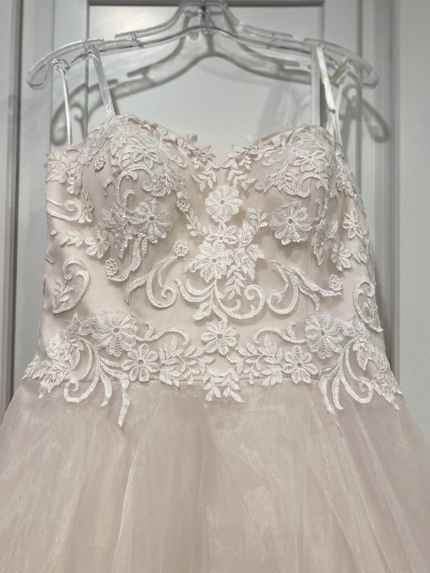 BRAND NEW WEDDING DRESS NEVER BEEN Worn