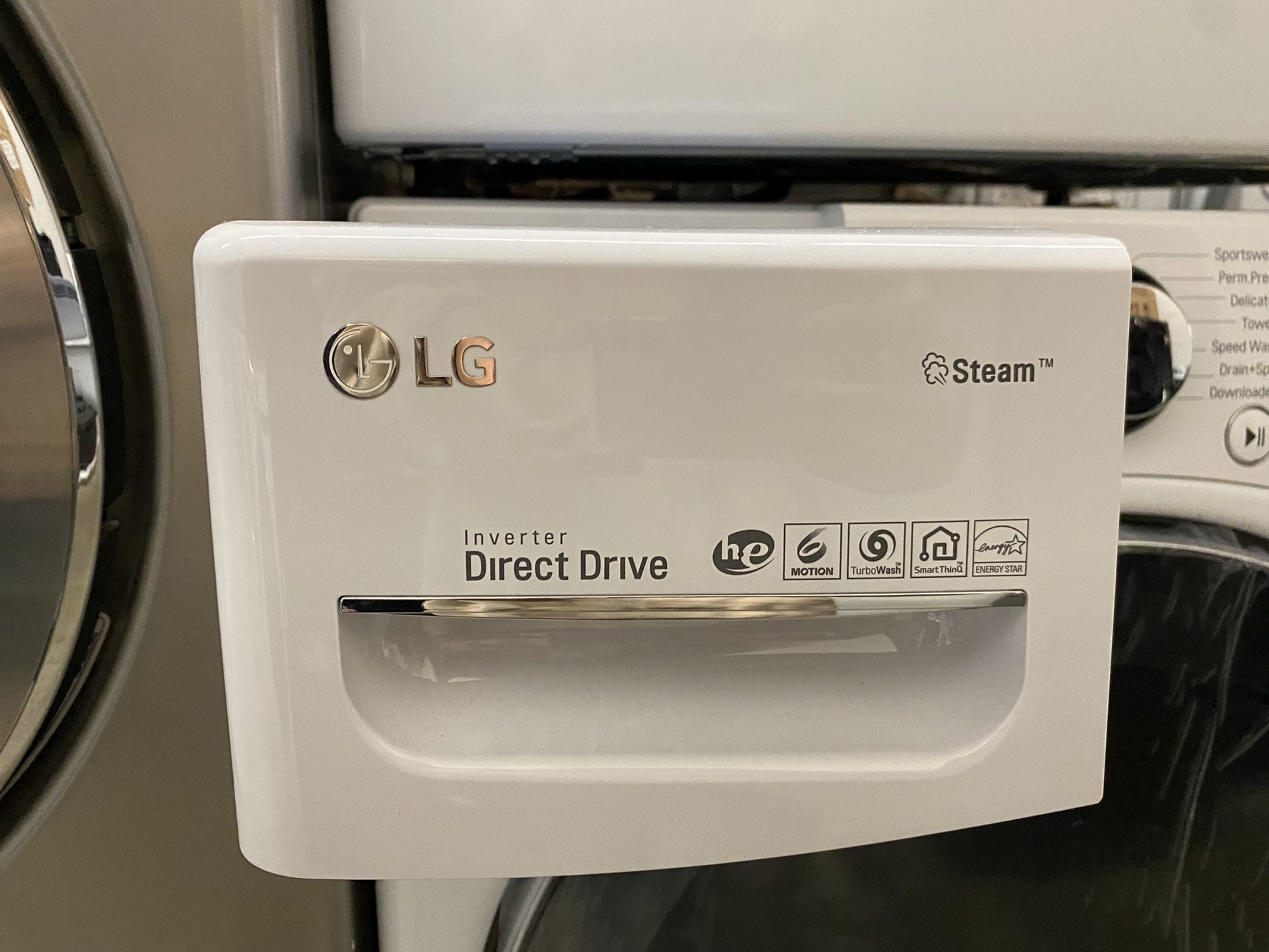 NEW LG GAS LAUNDRY PAIR WITH SMART THINQ CONNECT