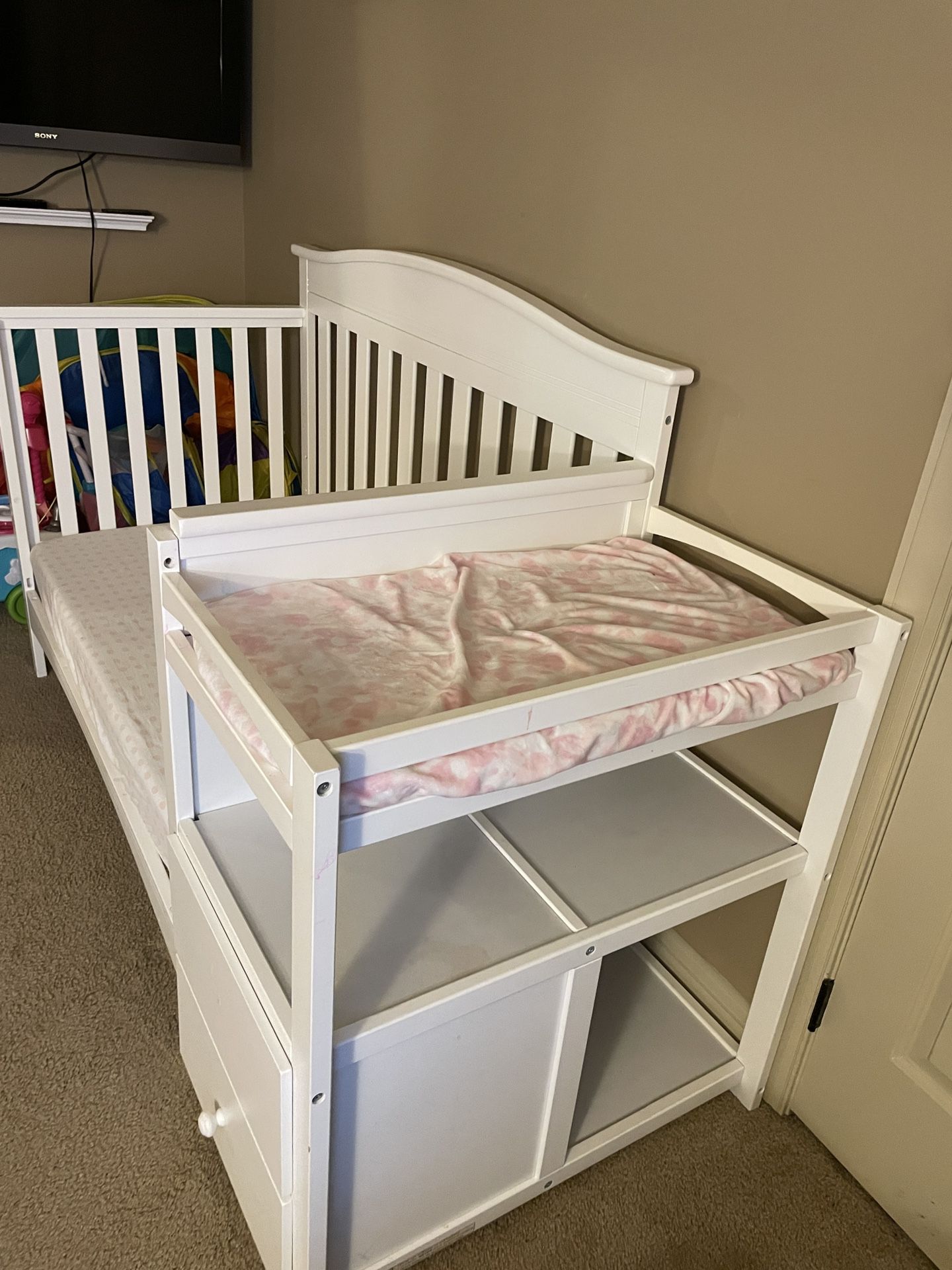 Baby Crib With Changing Table - Bed Convertible 