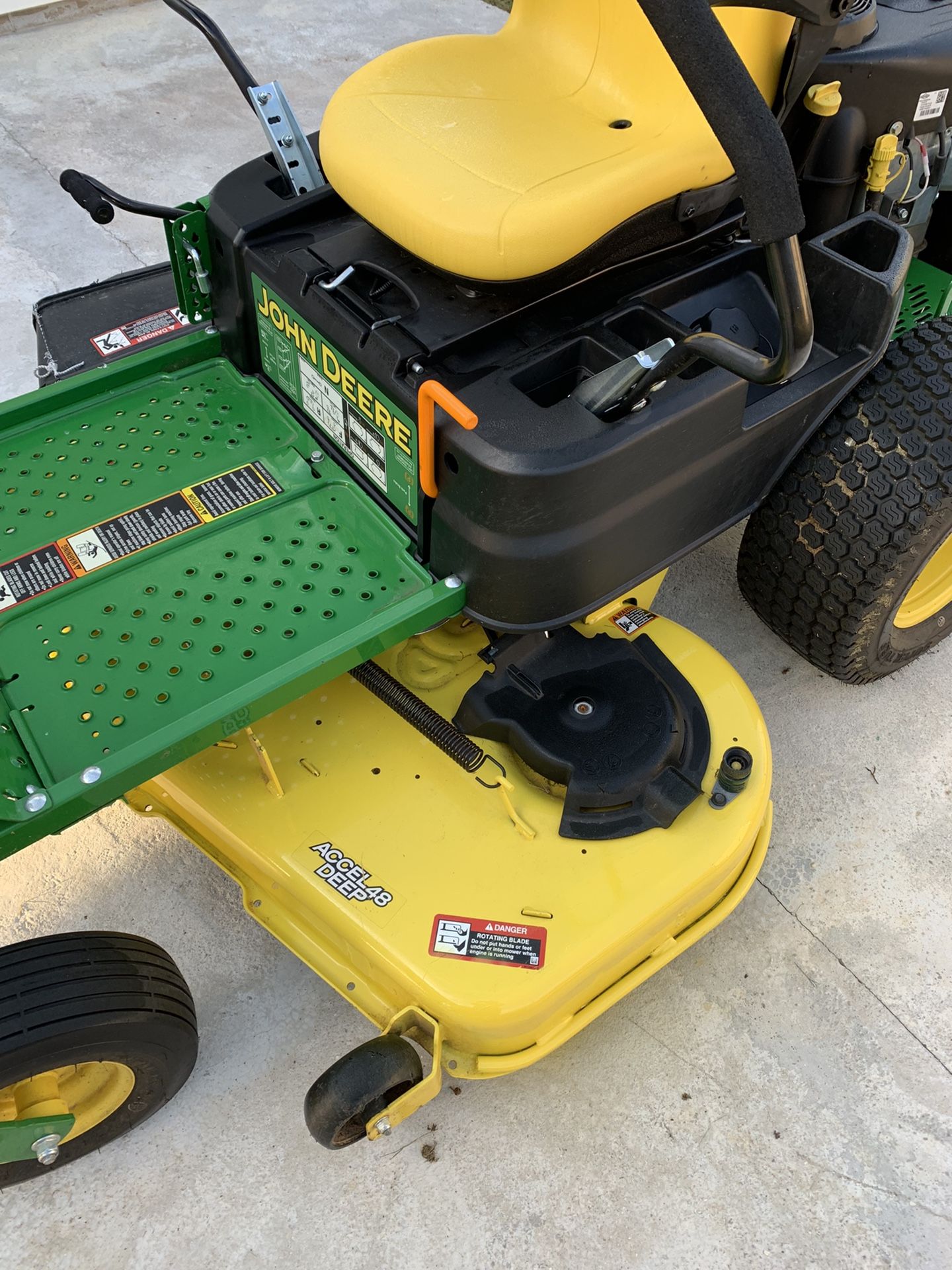 John Deere Zero Turn 355e 48 Deck 20 Hour On It