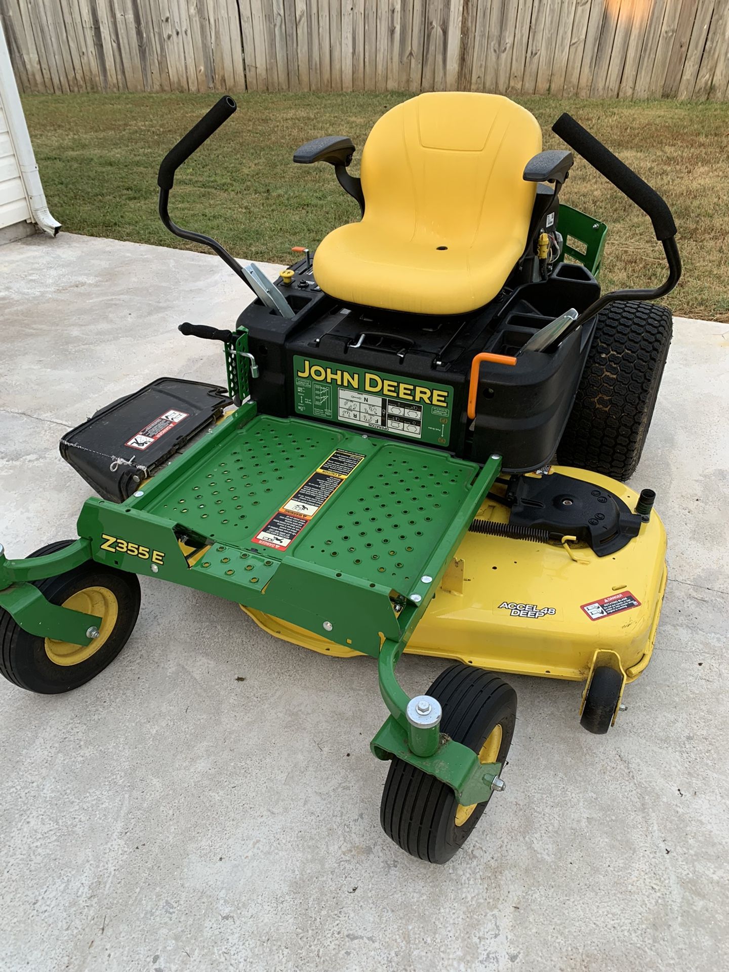 John Deere Zero Turn 355e 48 Deck 20 Hour On It